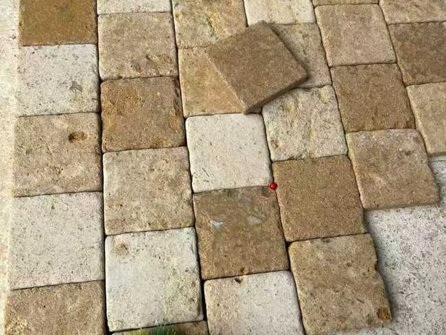 Light Beige and Beige Lanvignes Limestone Tiles — product view 4