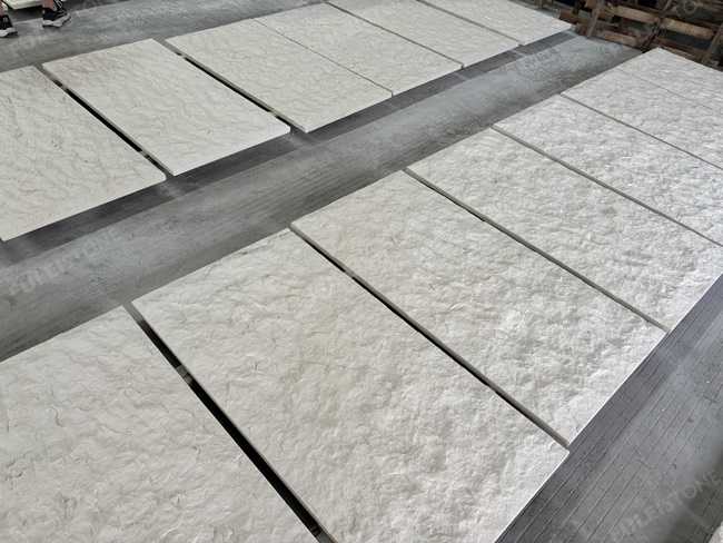 White Limestone Split Face Finish 24“x48” — product view 2